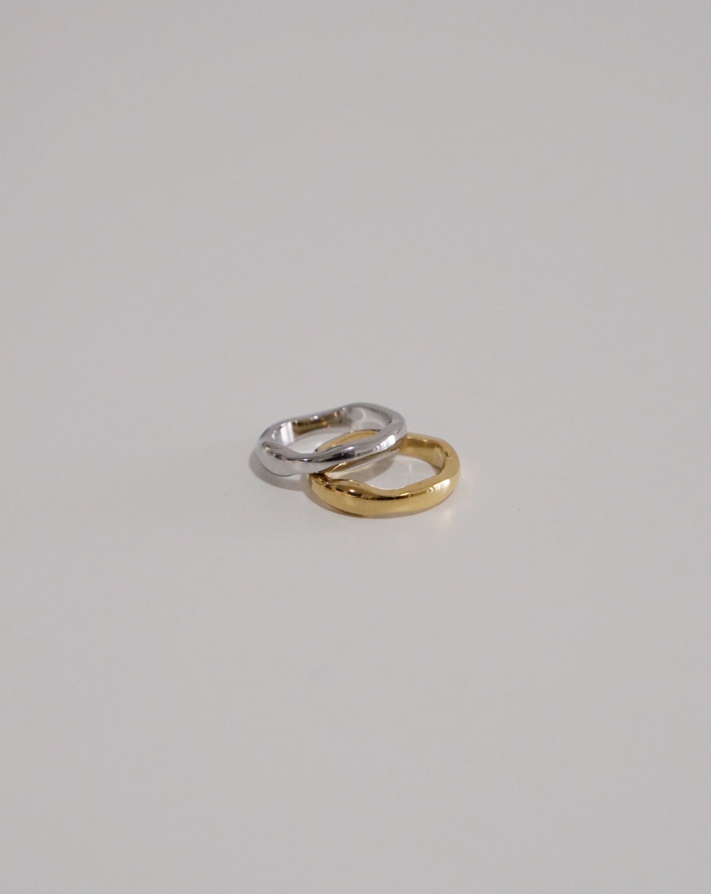 Wavy Ring in Gold