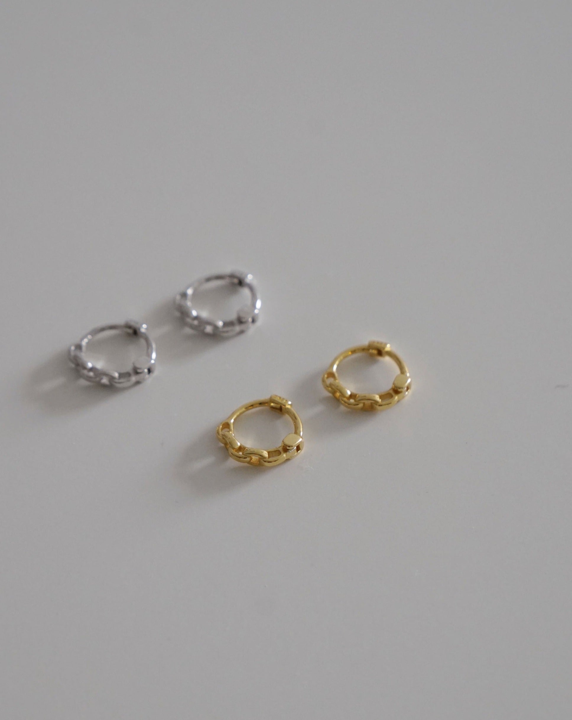 Mini Chain Hoops in Gold