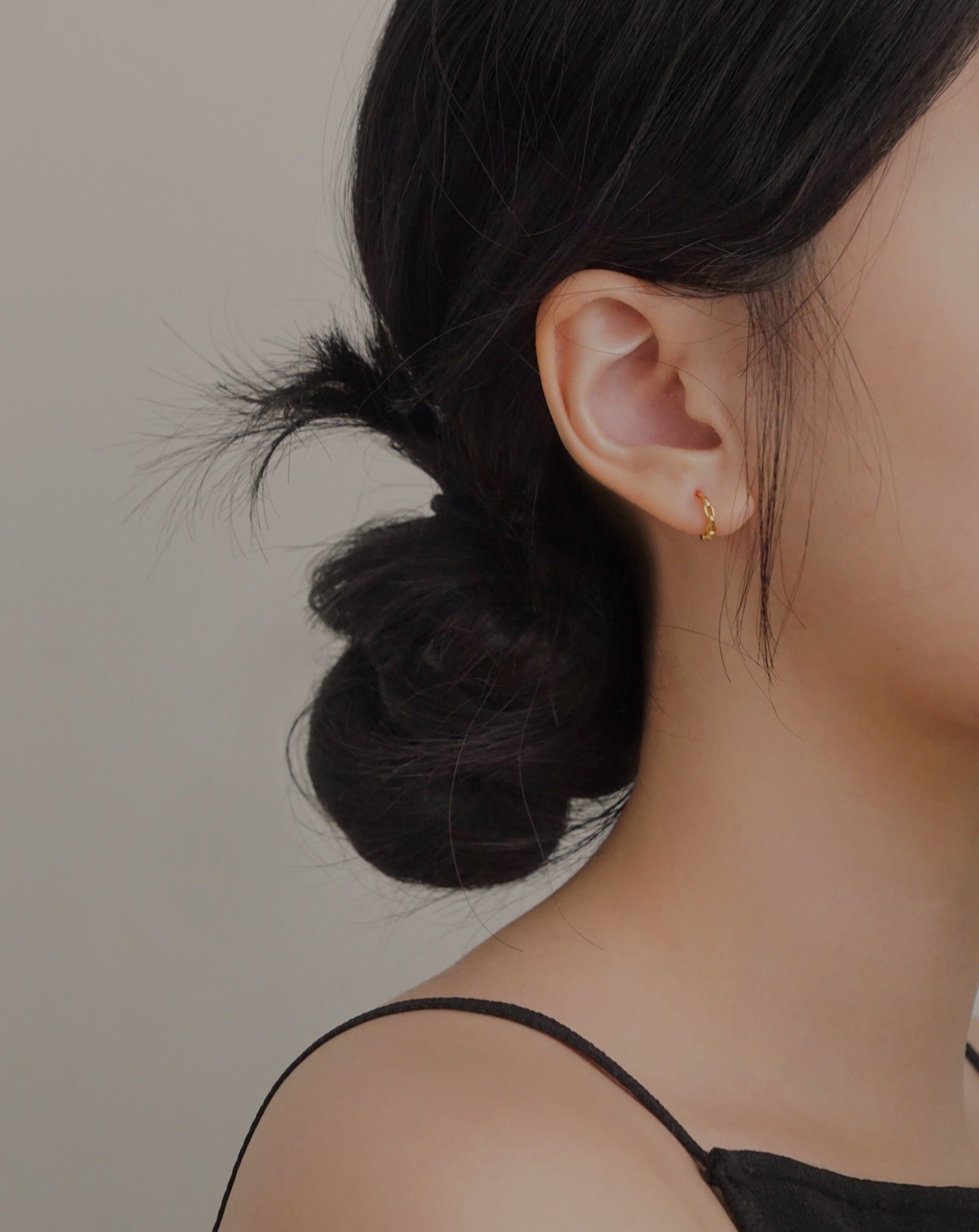 Mini Chain Hoops in Gold