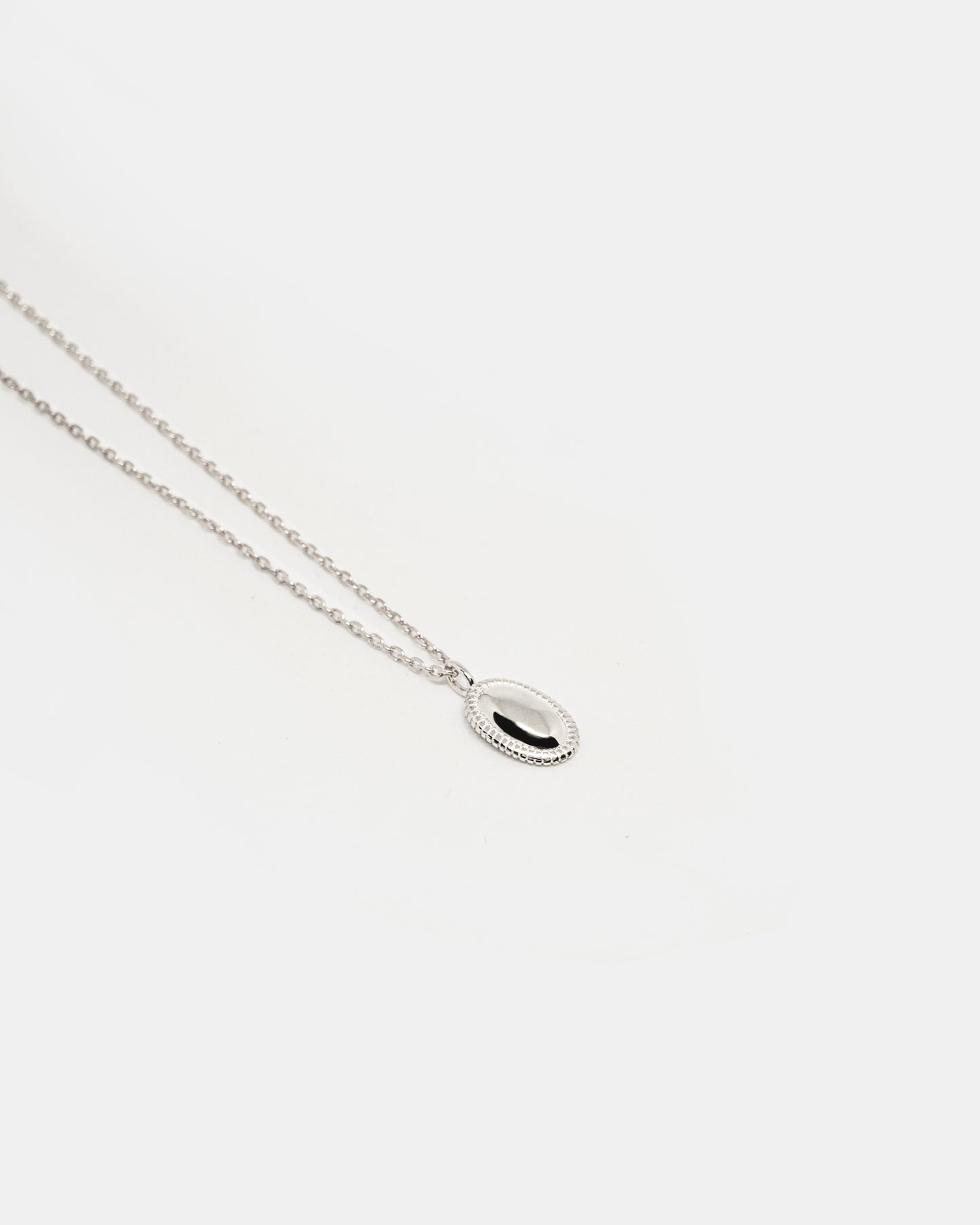 Oval Pendant Necklace in Silver
