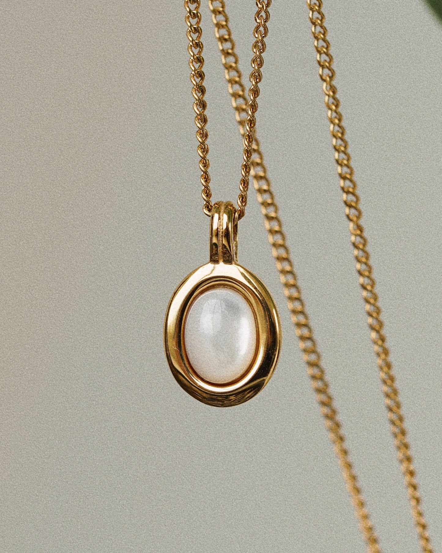 Oval Lunara Pendant Necklace