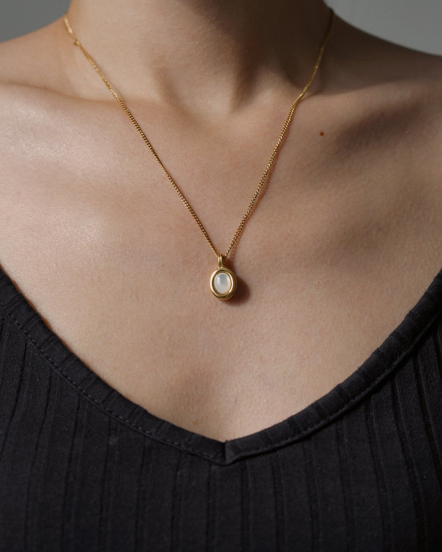 Oval Lunara Pendant Necklace