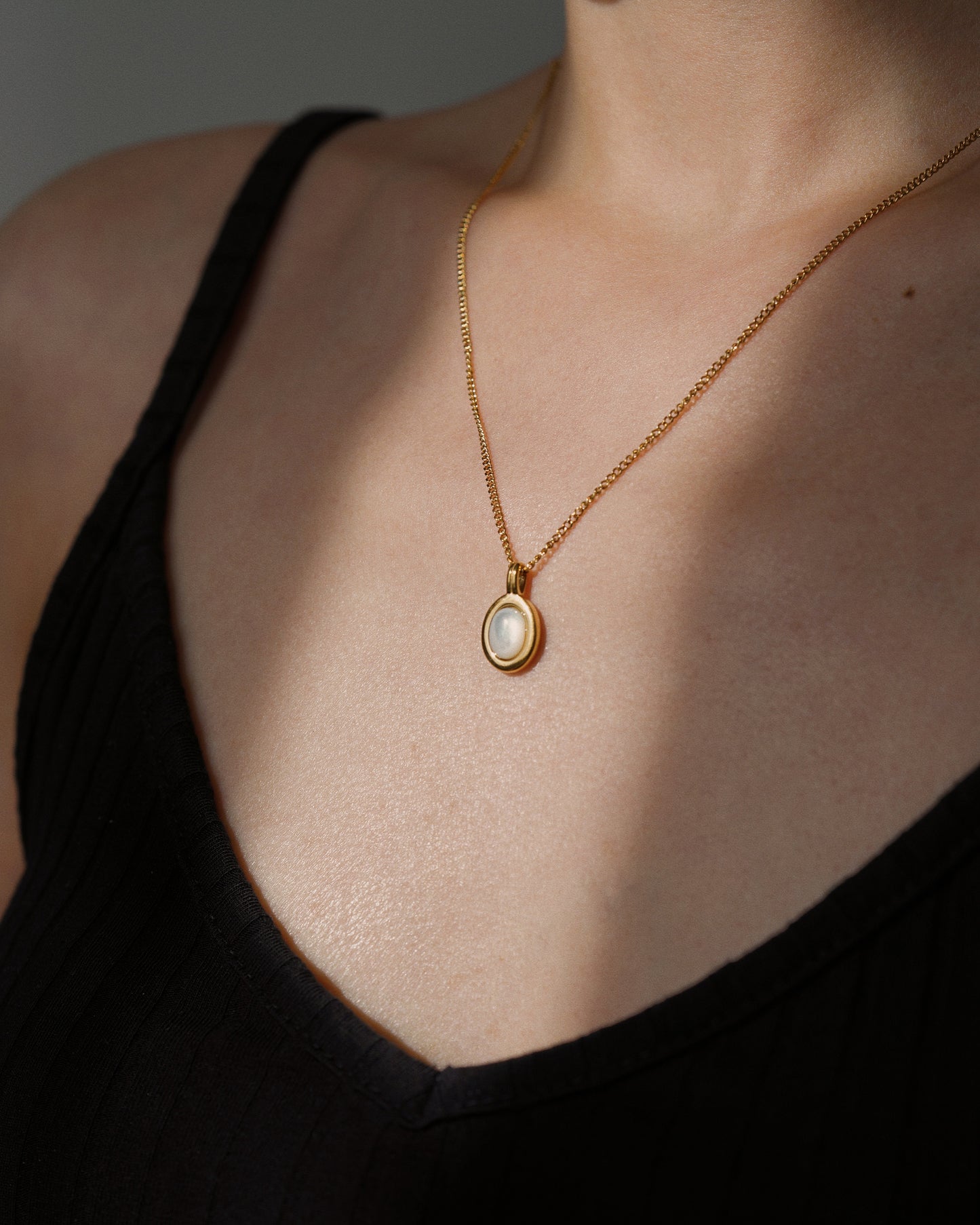 Oval Lunara Pendant Necklace