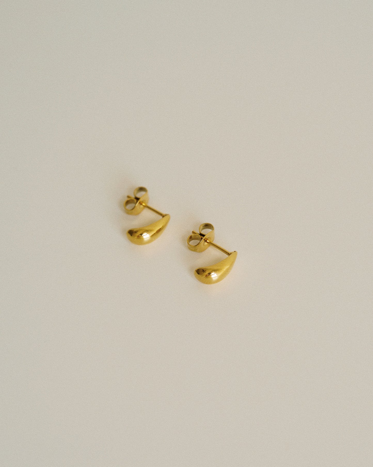 Droplet Stud Earrings in Gold