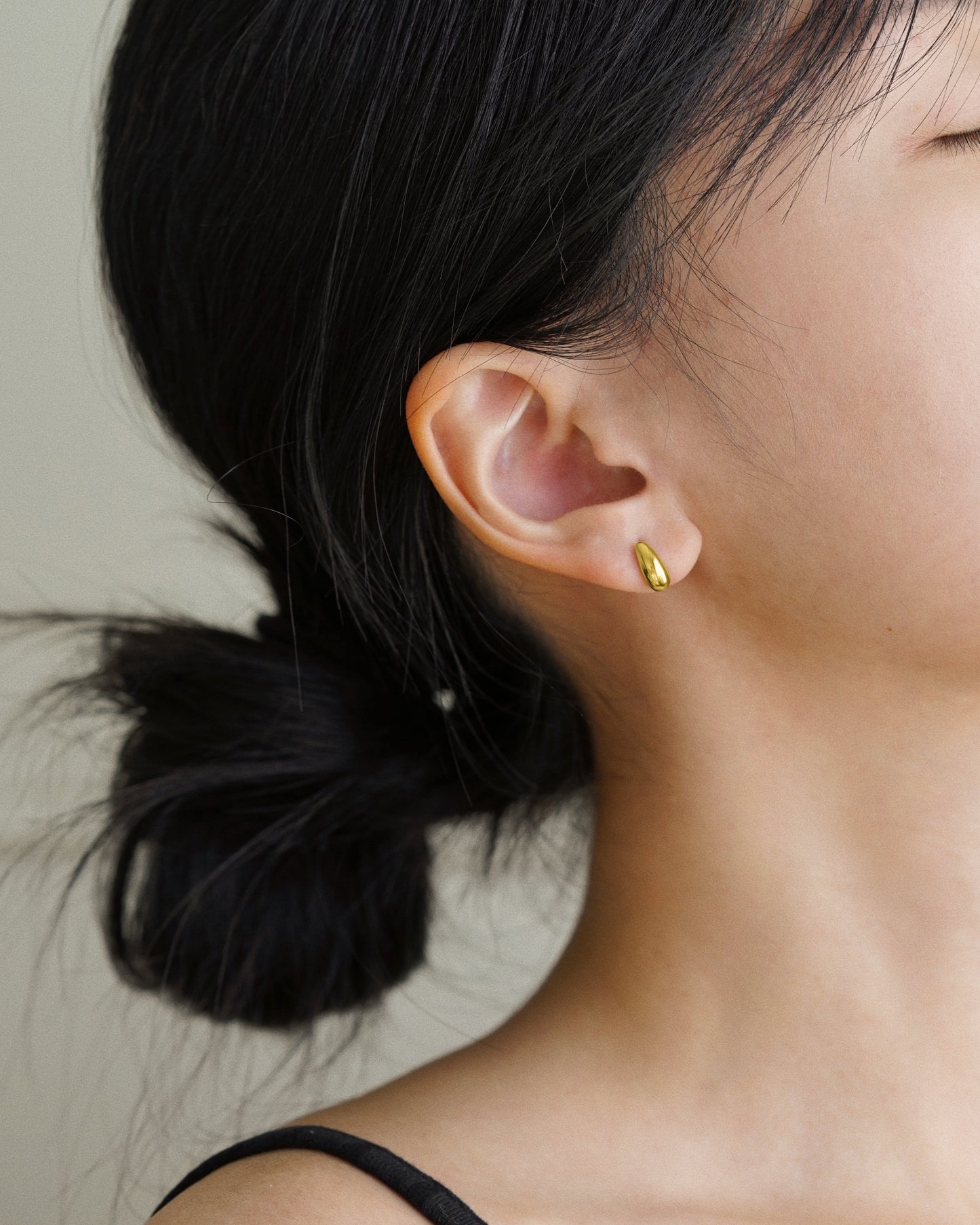 Droplet Stud Earrings in Gold