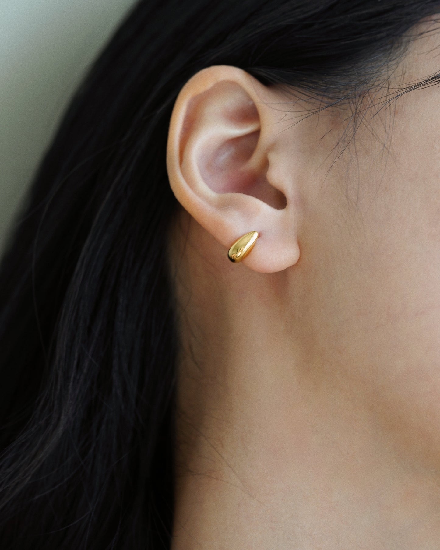 Droplet Stud Earrings in Gold