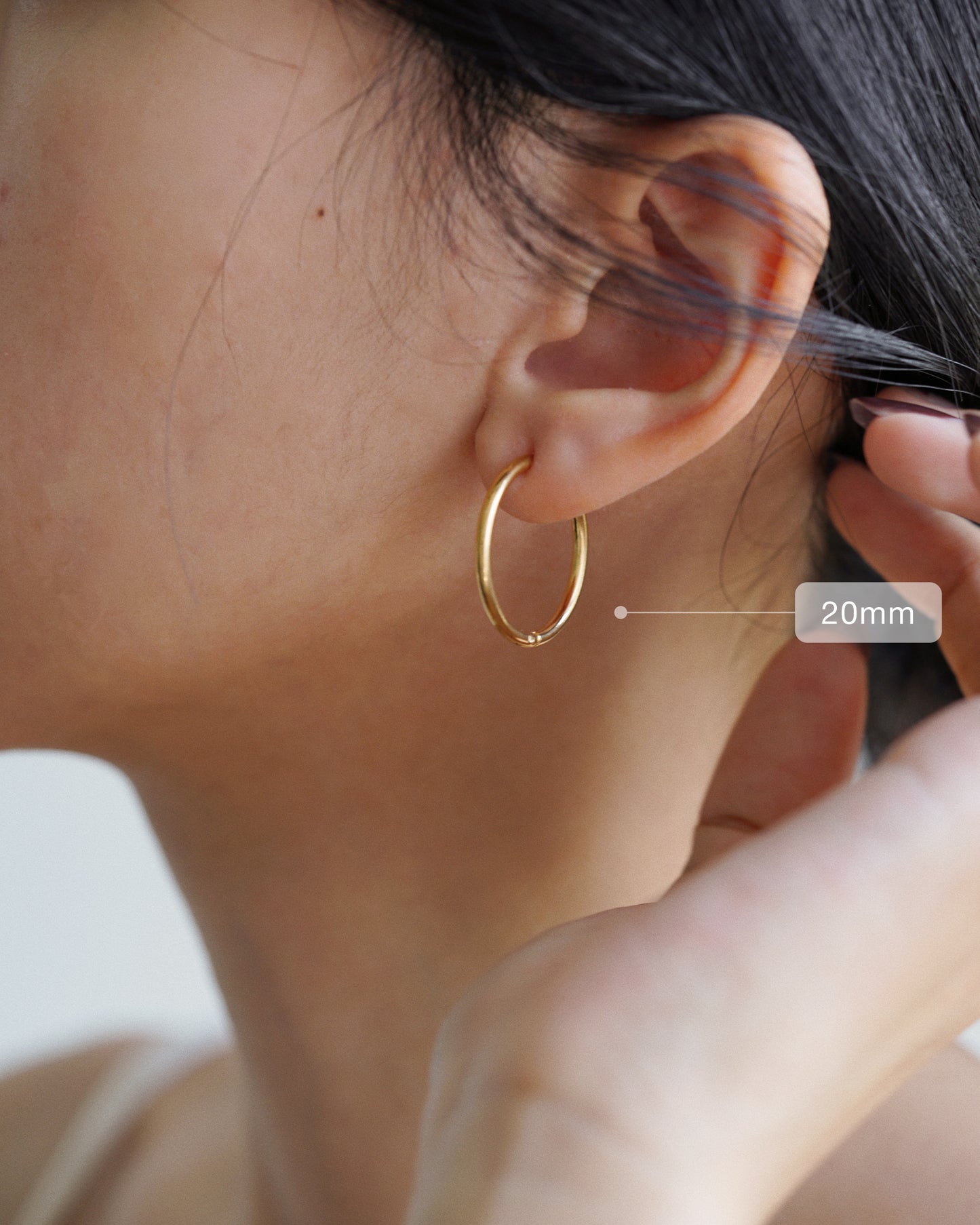 Everyday Medium Hoops in Gold