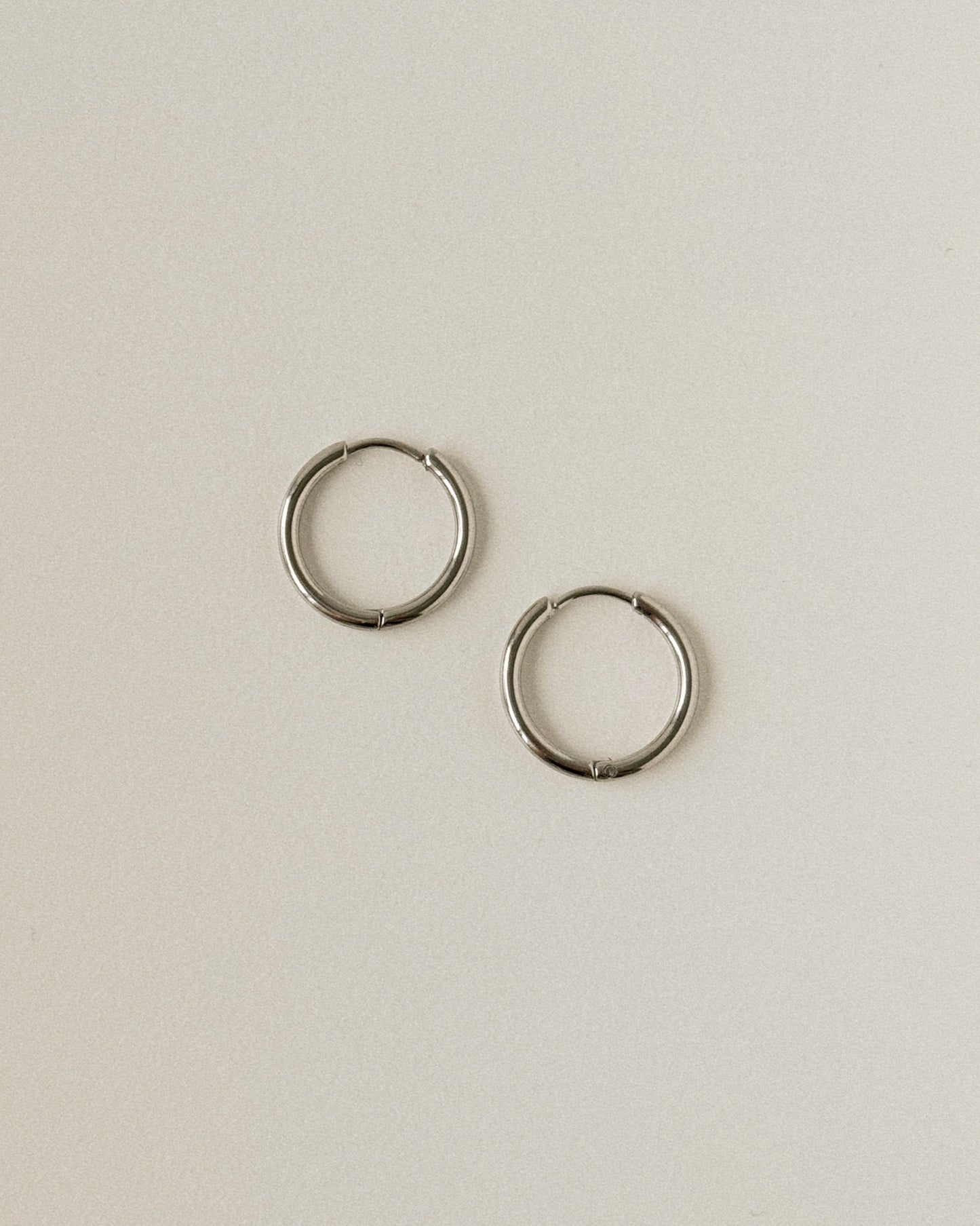 Everyday Medium Hoops in Silver