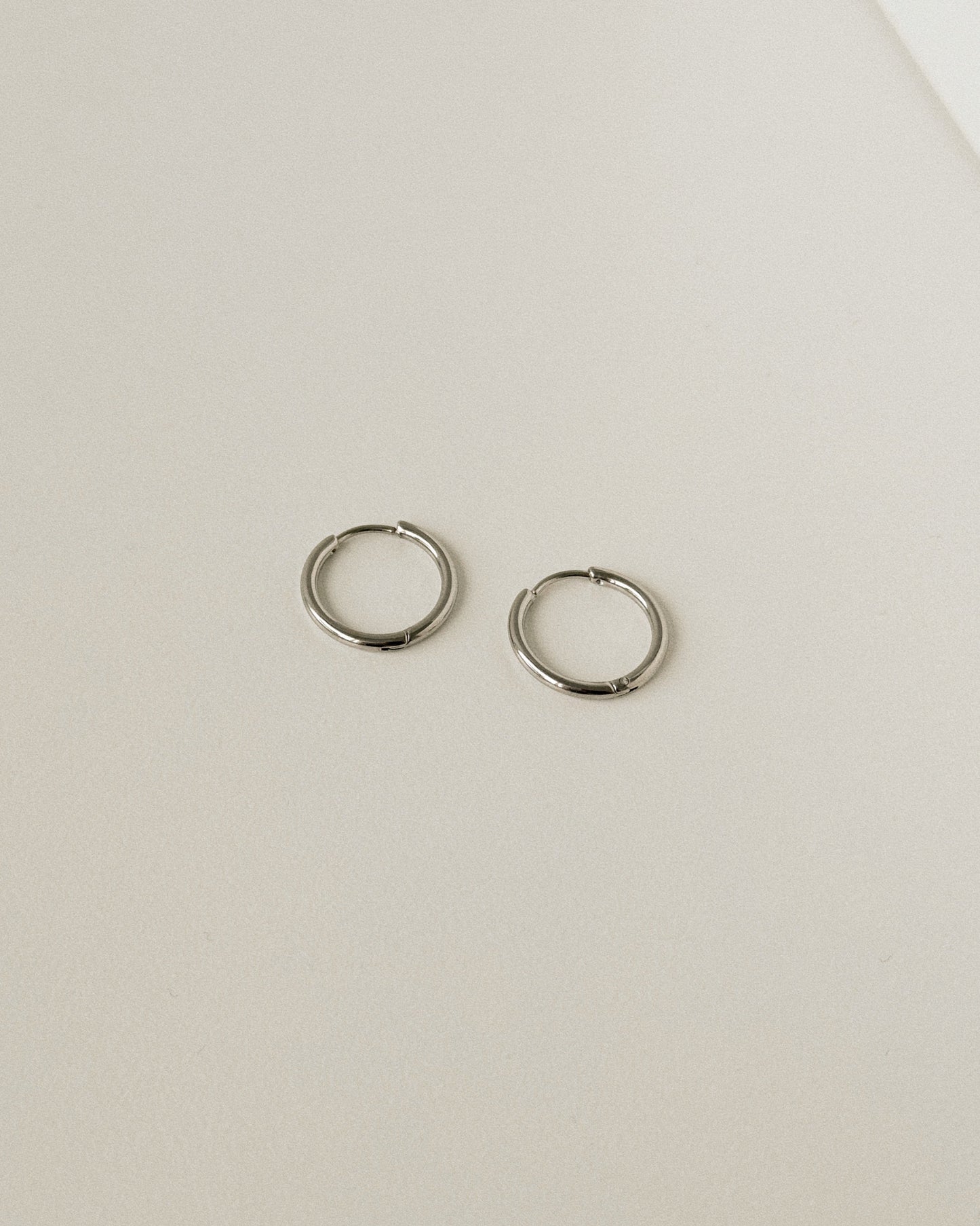 Everyday Medium Hoops in Silver