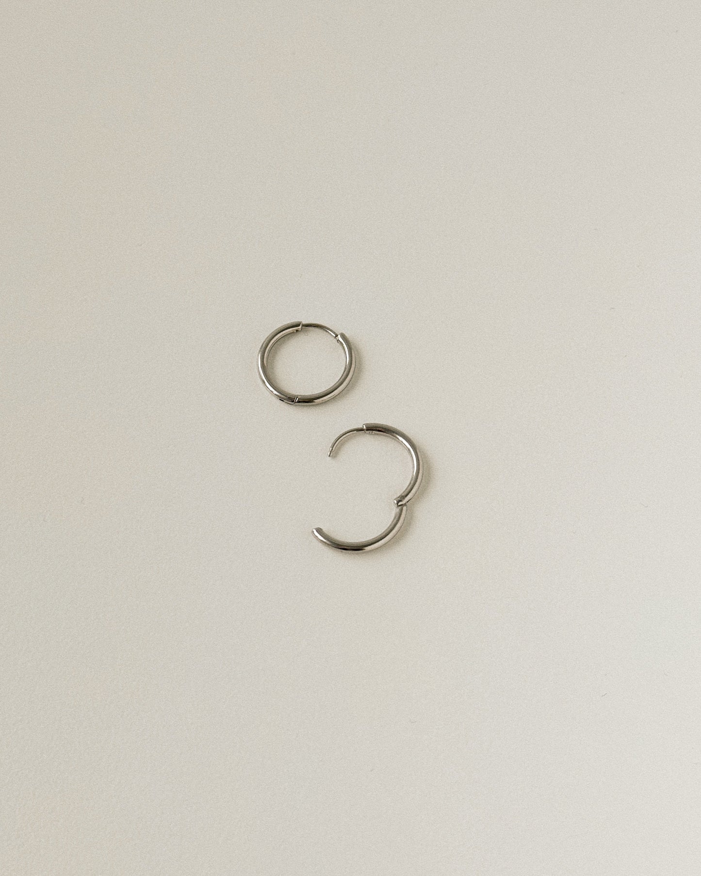 Everyday Medium Hoops in Silver