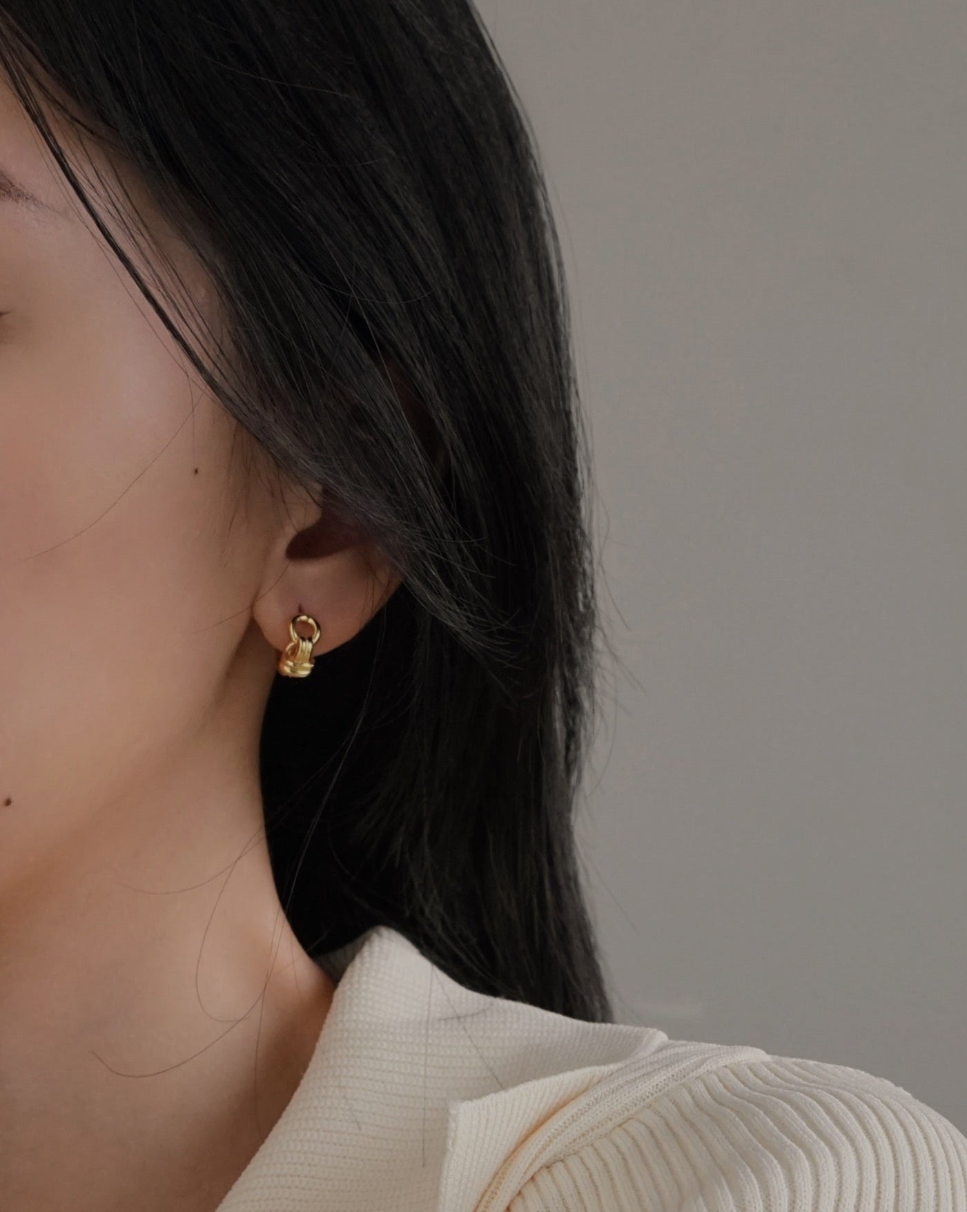 Leia Knot Hoops in Gold