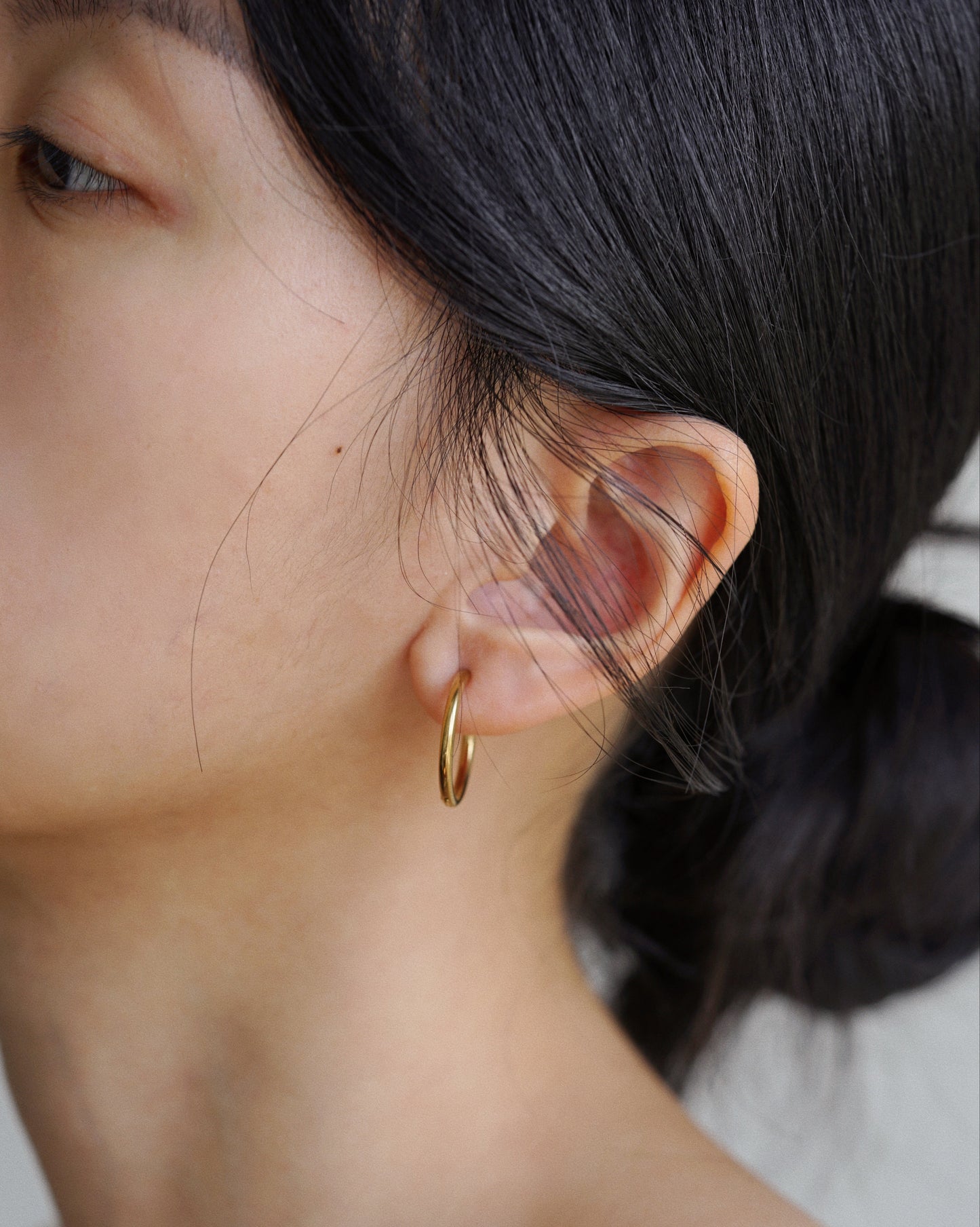 Everyday Medium Hoops in Gold