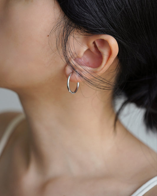 Everyday Medium Hoops in Silver