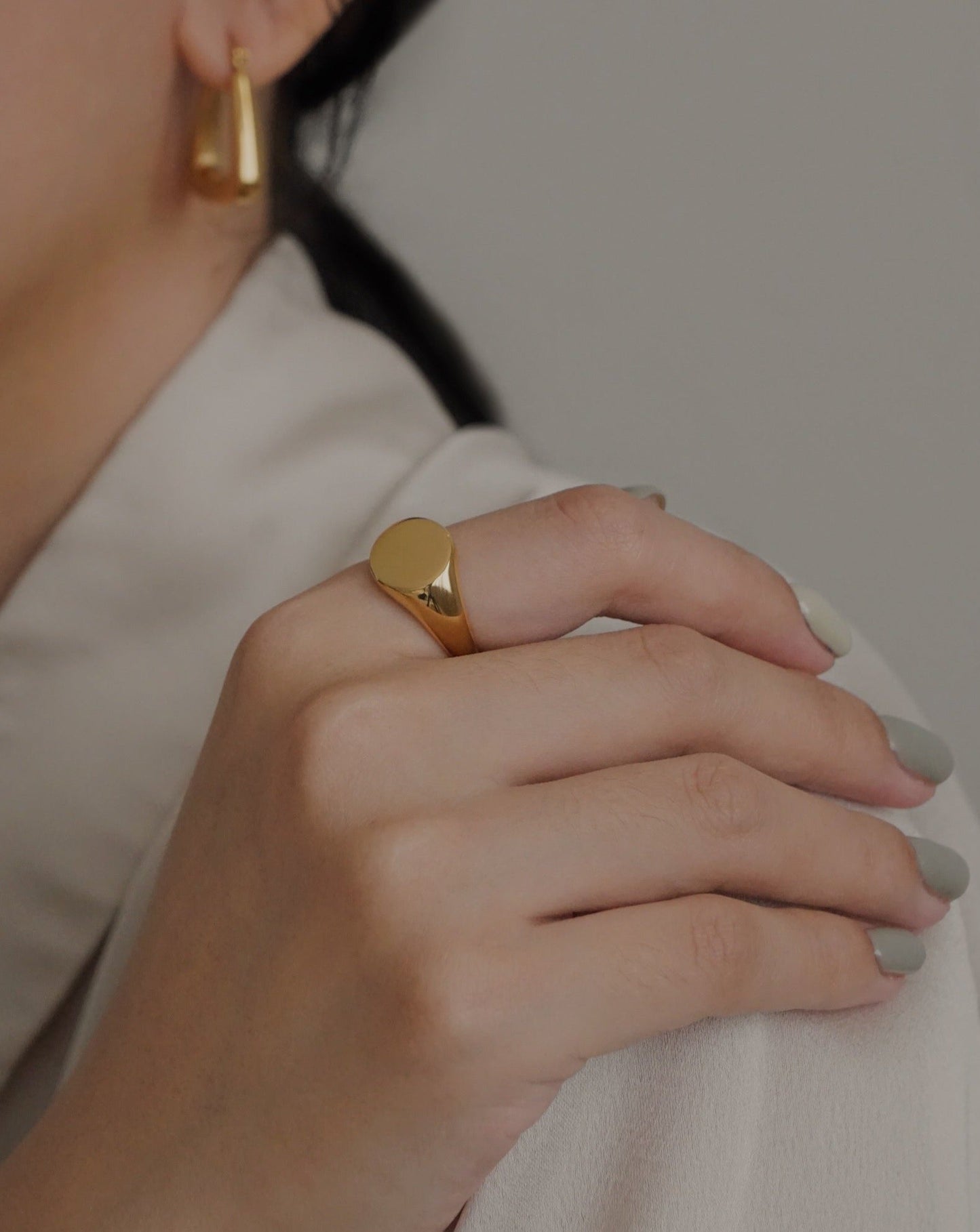 Imperfect: Round Signet Ring in Gold