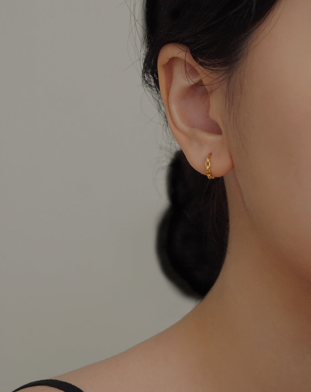 Mini Chain Hoops in Gold