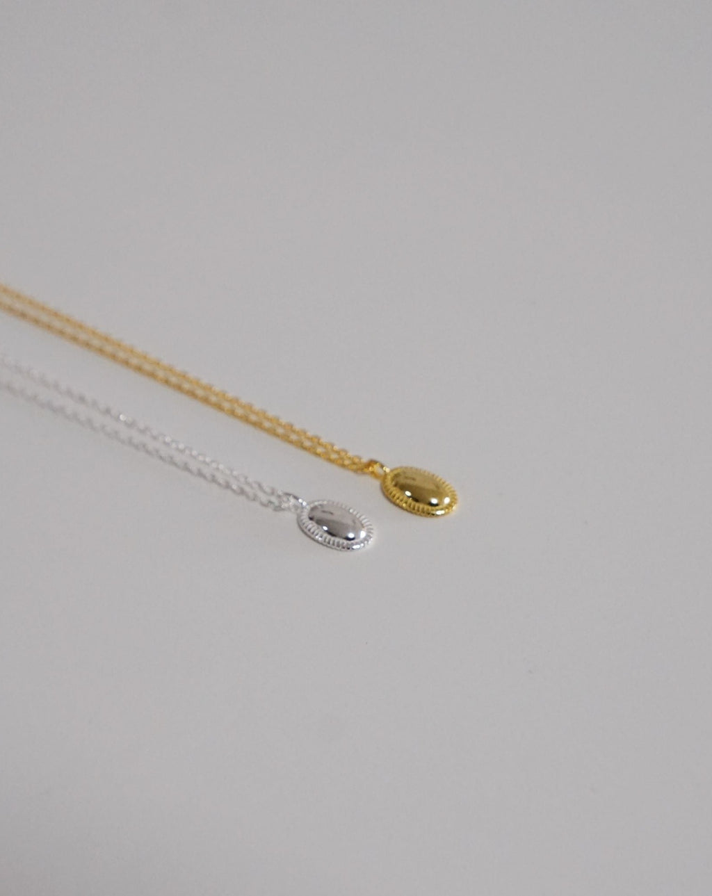 Oval Pendant Necklace in Gold