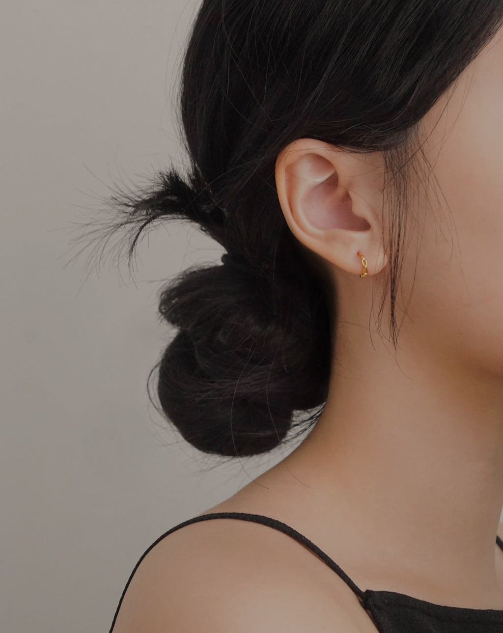 Mini Chain Hoops in Gold