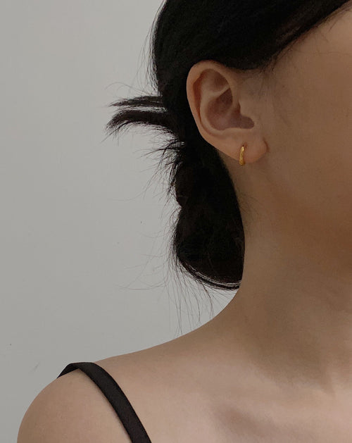 Mini Hoops in Gold