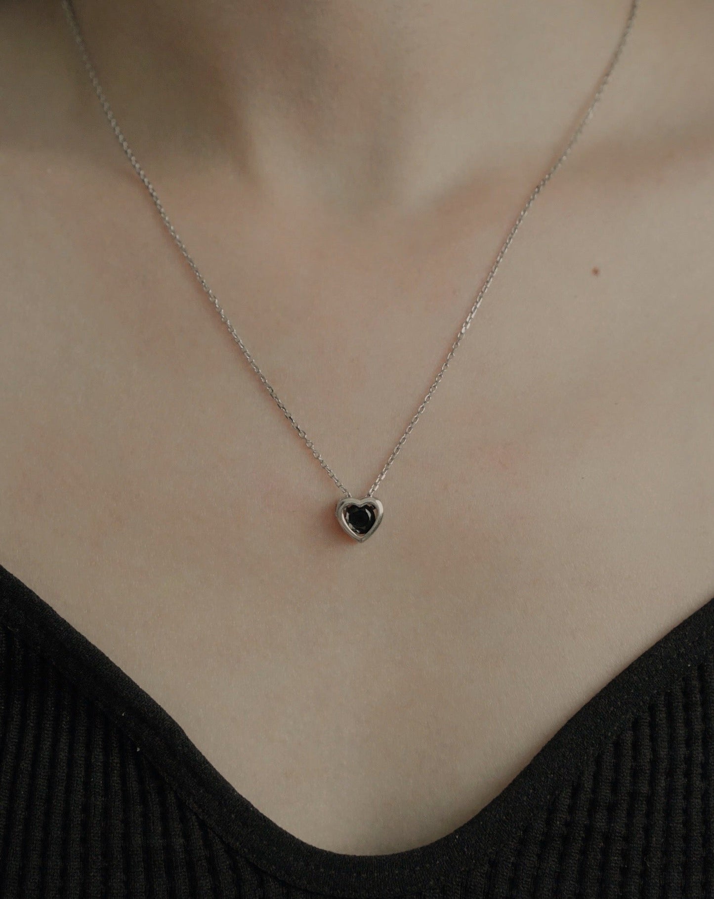 [Reject] Black Heart Pendant Necklace