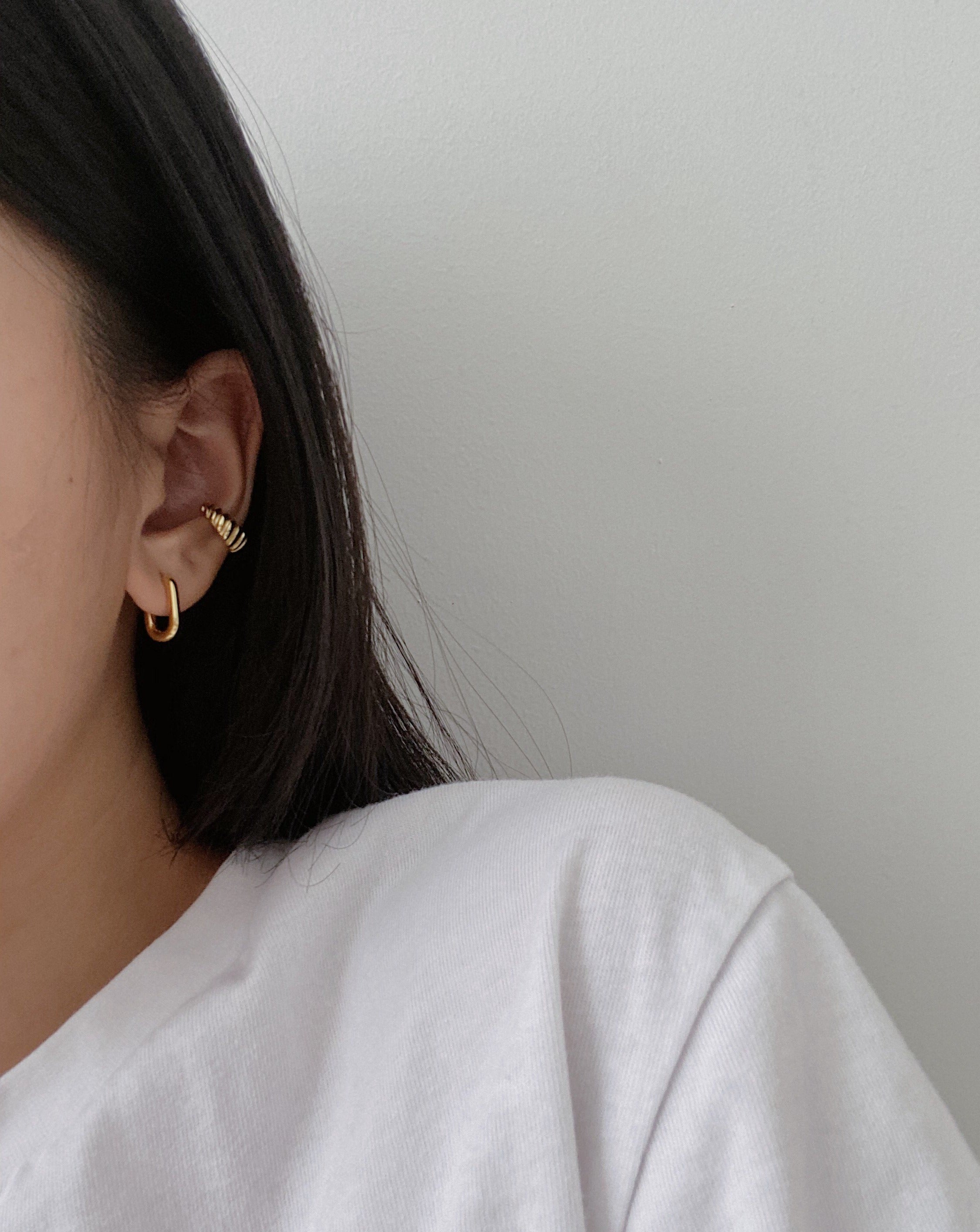 Minimalist gold deals hoops